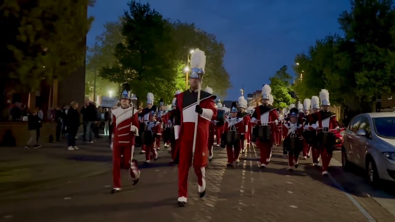 Jeugdshowband en Showband Irene Ede afmars taptoe Drunen