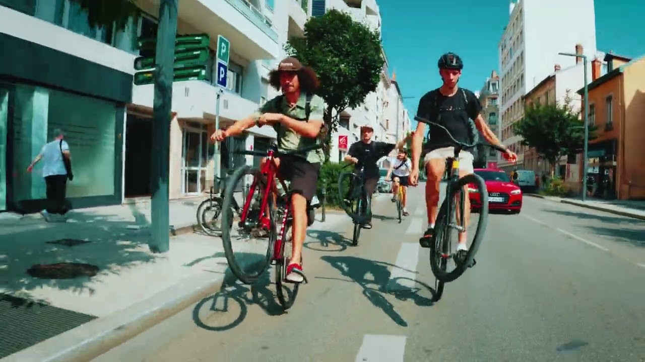 FIXED GEAR TRICKS - Jakub Bruch on the NEW Courttek by Master Bike Co