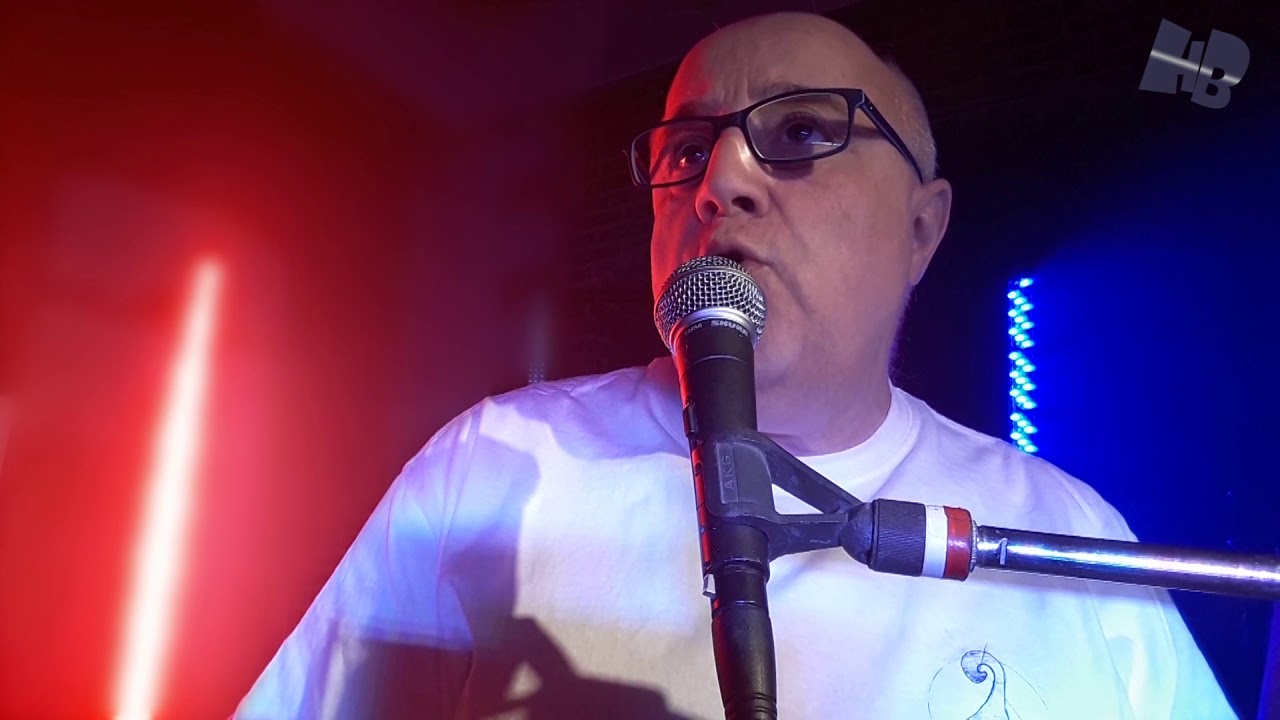 Bruno chante ... à la maison !