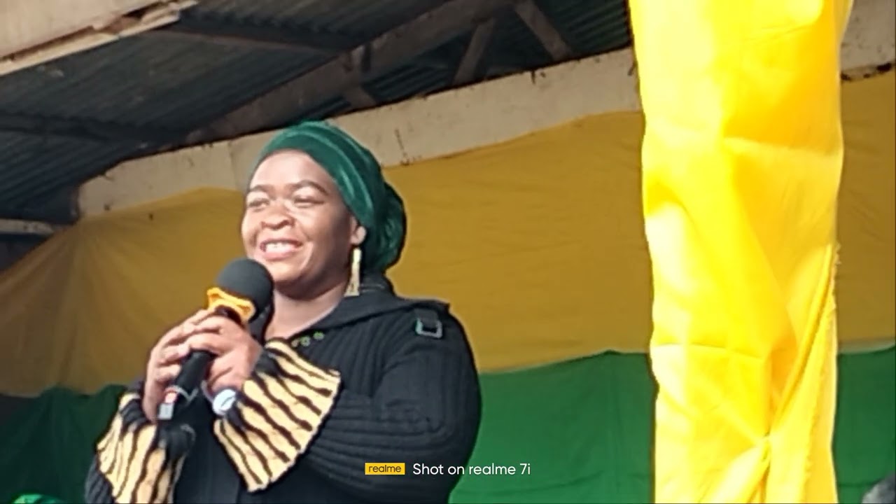 MGOMBEA UBUNGE JIMBO LA LUSHOTO  DKT WEMAELI CHAMSHAMA ANZA KUJINADI KWA KUIMBA WIMBO: 