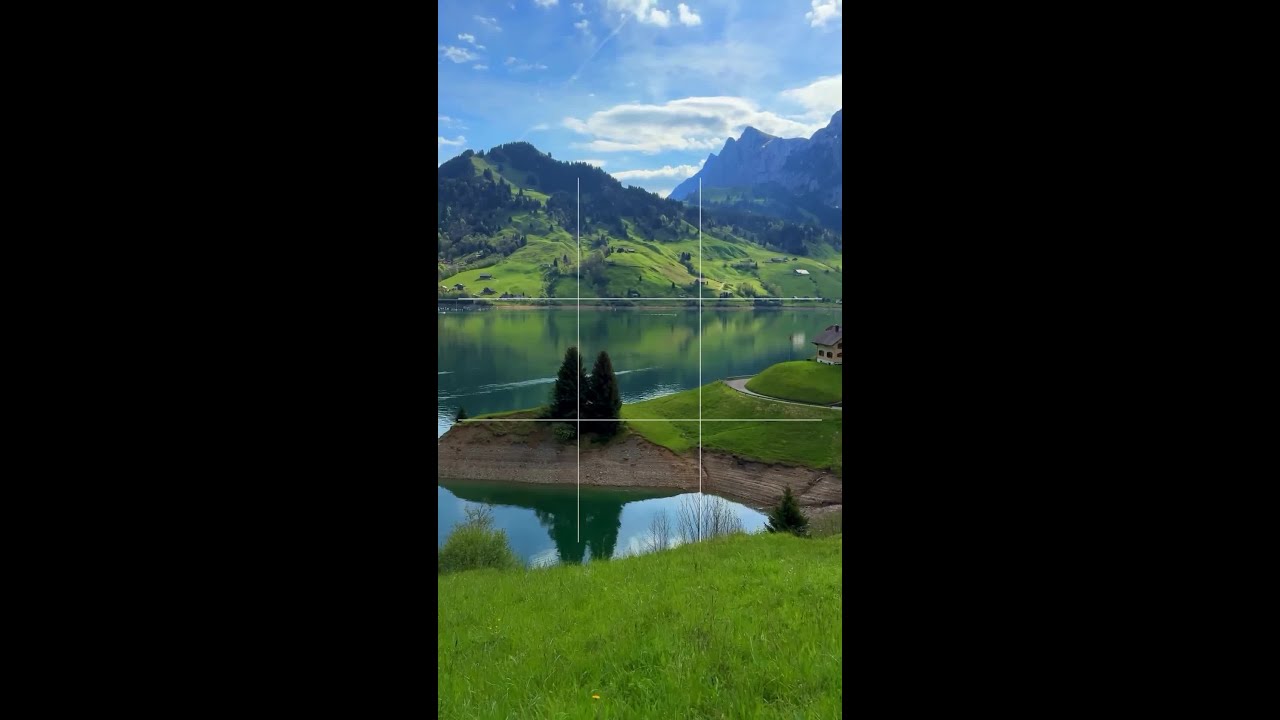 В долине Швиц находится W&auml;gitalersee &mdash; искусственное озеро, созданное в 1924 году. Оно окружено г...