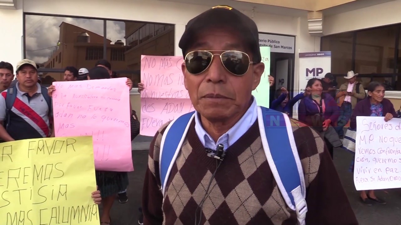 VECINOS DE ALDEA BARRANCA GRANDE EL CALVARIO, MOLESTOS CON DUEÑO DE MICROBUSES QUE NO APOYA PARA ARR