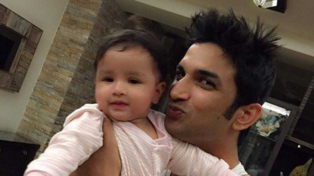 Sushant Rajput poses with Dhoni's daughter, Check out the pictures