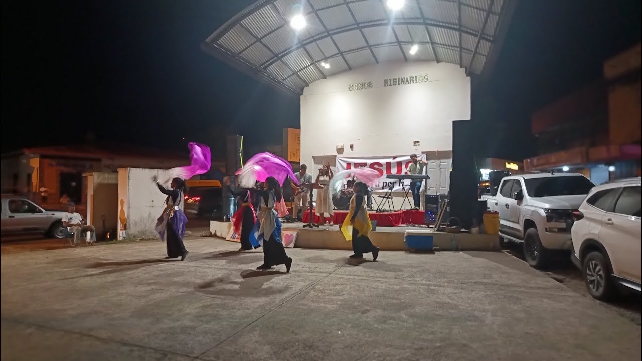 TONELADAS DE BENDICIÓN Robinson Hoo está en vivo