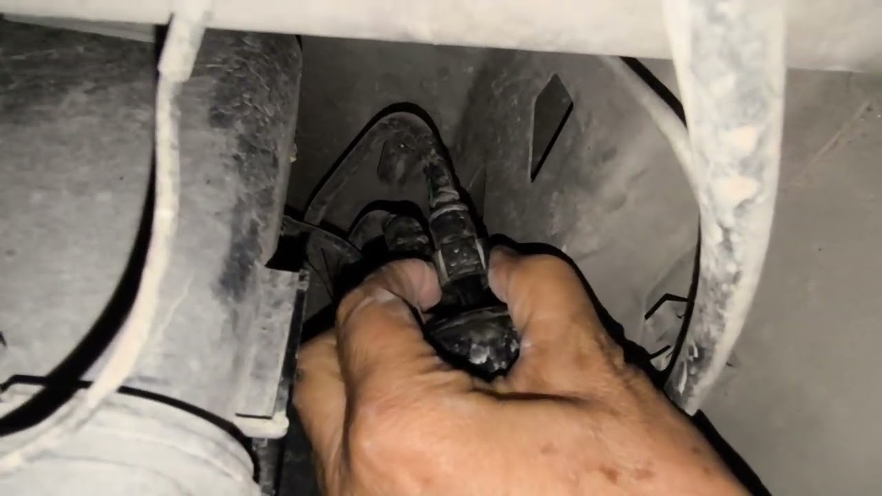 Como cambiar el filtro de combustible de un aveo 2020 motor 1.5l.