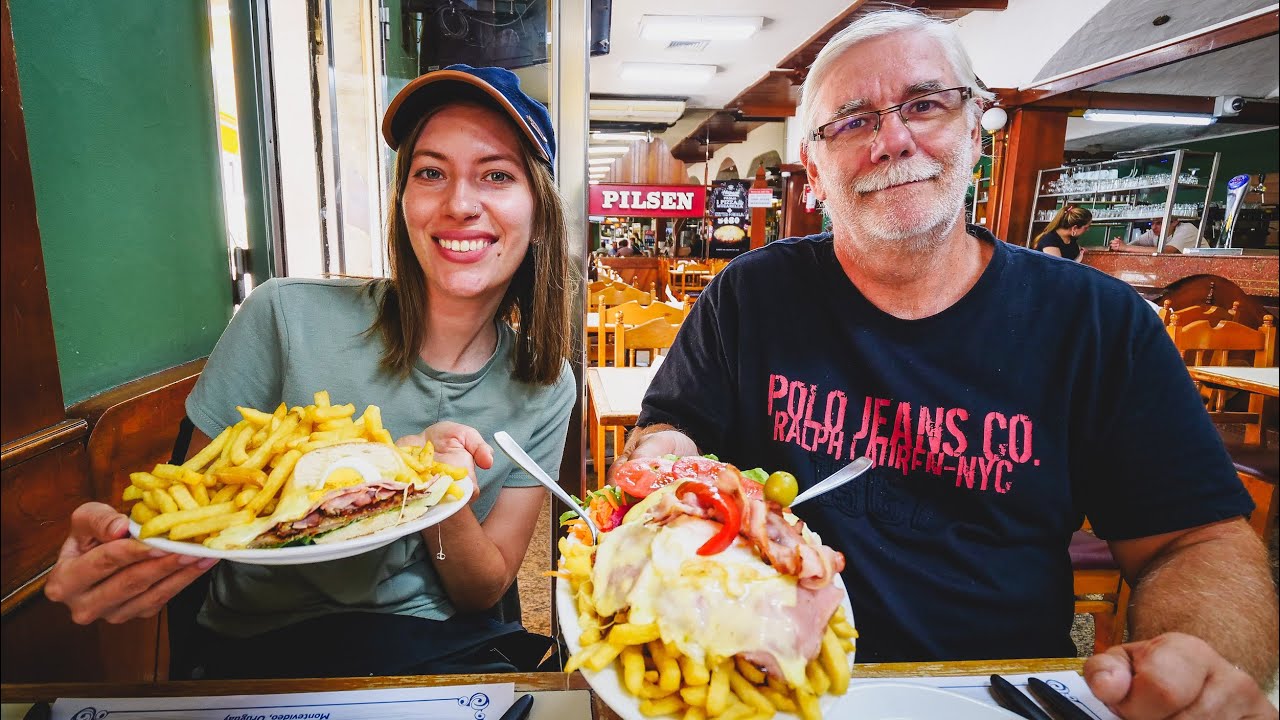Comiendo CHIVITO URUGUAYO (Típico Plato de Uruguay) + Tour de Palacio Salvo en MONTEVIDEO, Uruguay