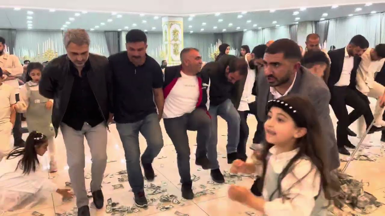 Halay başı yapıyor bu işi