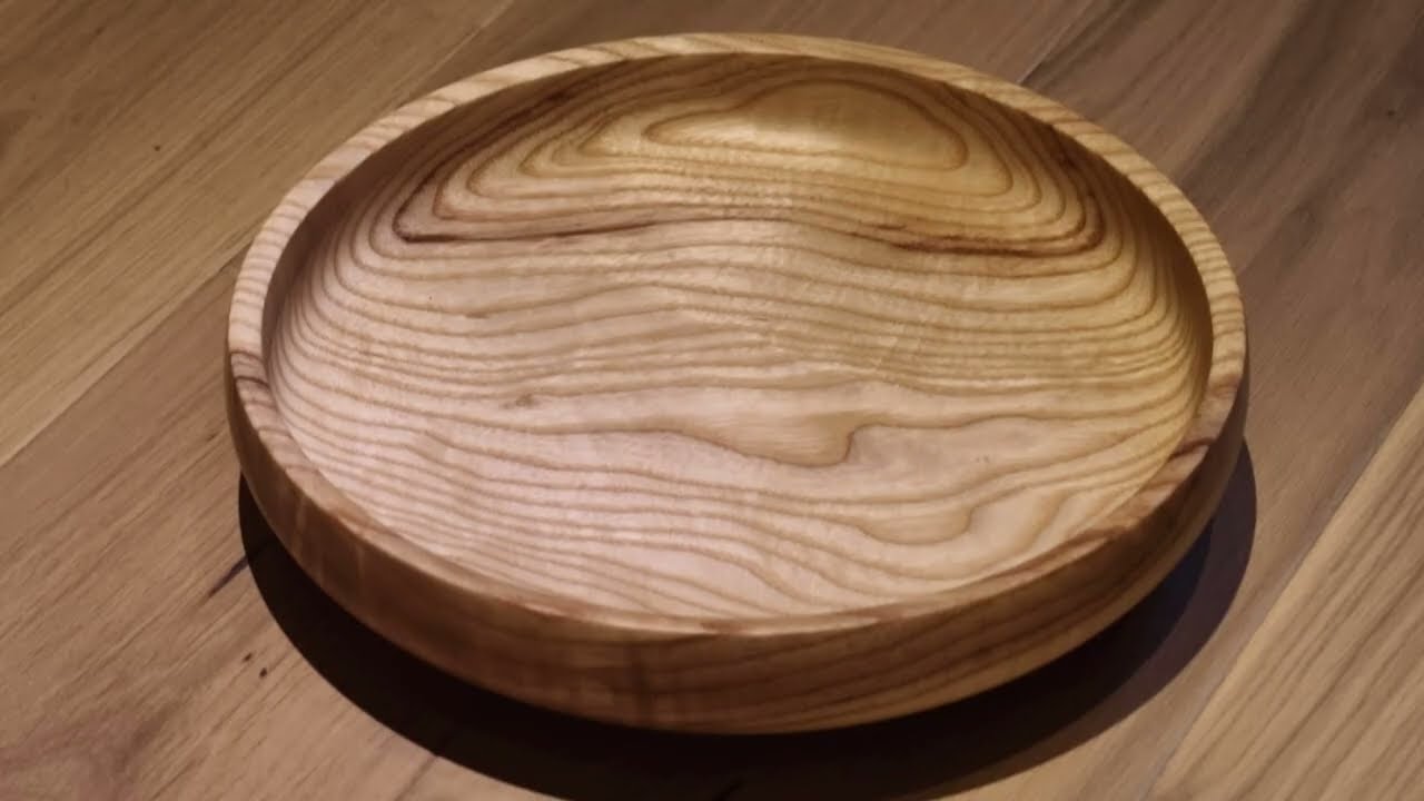 Tournage sur bois , une coupe à fruits en frêne