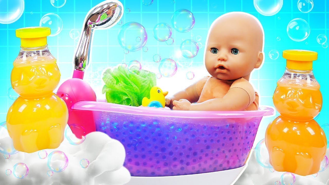 Baby Born Anabelle ile banyo zamanı! Su oyunları!