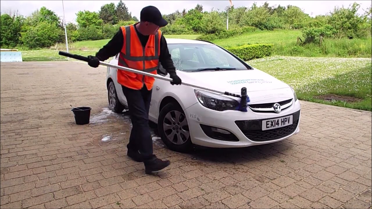 Two buckets to wash a car! #watersavingweek