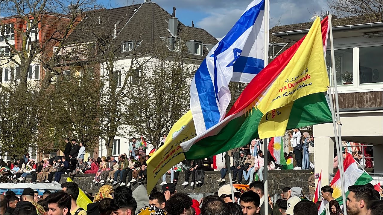 Bi hezaran Kurdên li Elmanyayê li Köln Newroz آلاف الكورد في ألمانيا يحتفلون بعيد نوروز في كولن