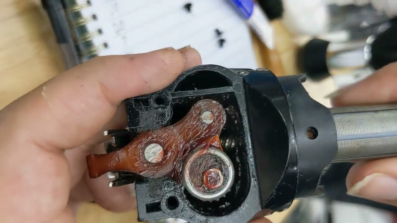 Deep cleaning a Oster model 10 #detachableClipper#clipperMaintenance