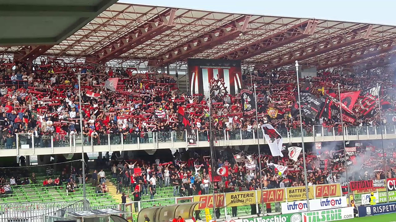 Cesena - Foggia 3-3, a vincere sono i tifosi rossoneri sugli spalti