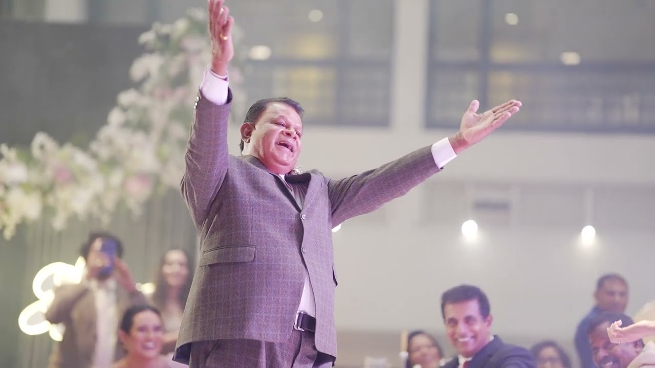 Best Wedding Surprise Dance by the Brides Family | Dhoni (දෝණි) | Mulu Lowa Labunath Wenas Nowe