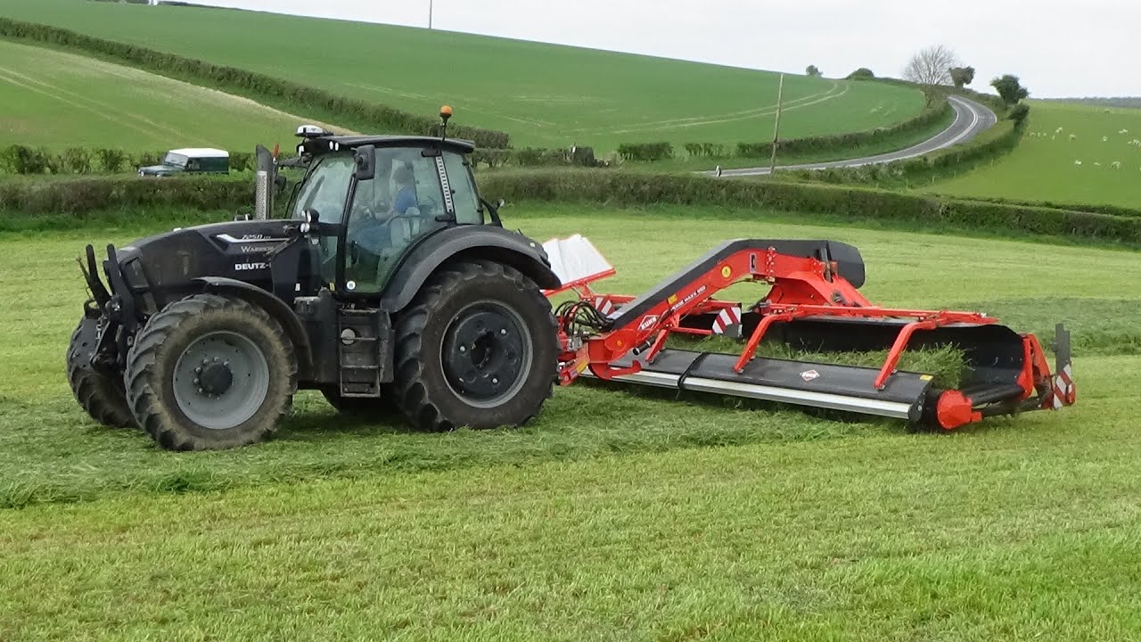 Silage 2022 - Raking Grass with Black Deutz Fahr Warrior & Kuhn Merge Maxx