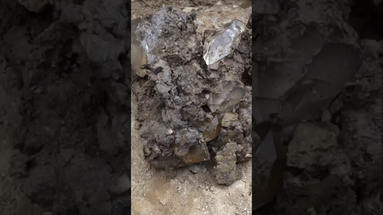 Hitting a Herkimer diamond pocket in Middleville Ny, 2017