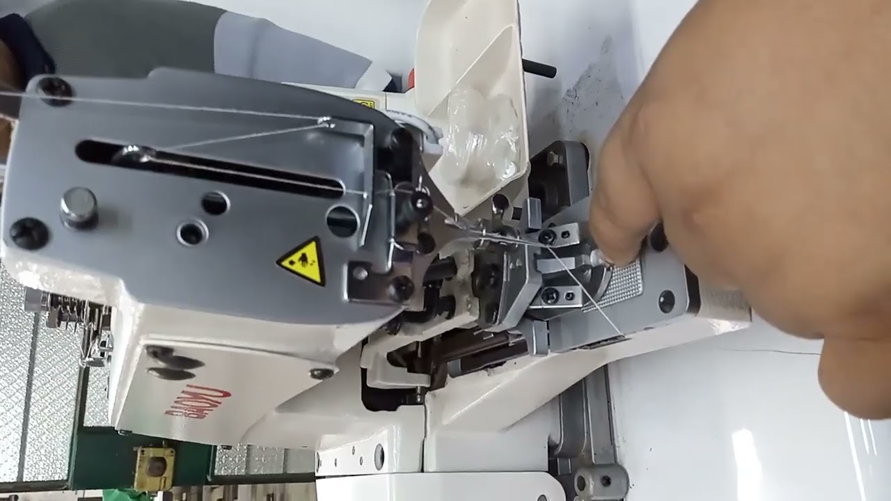 ENHEBRADO Y OPERATIVIDAD DE M&Aacute;QUINA BOTONERA INDUSTRIAL.