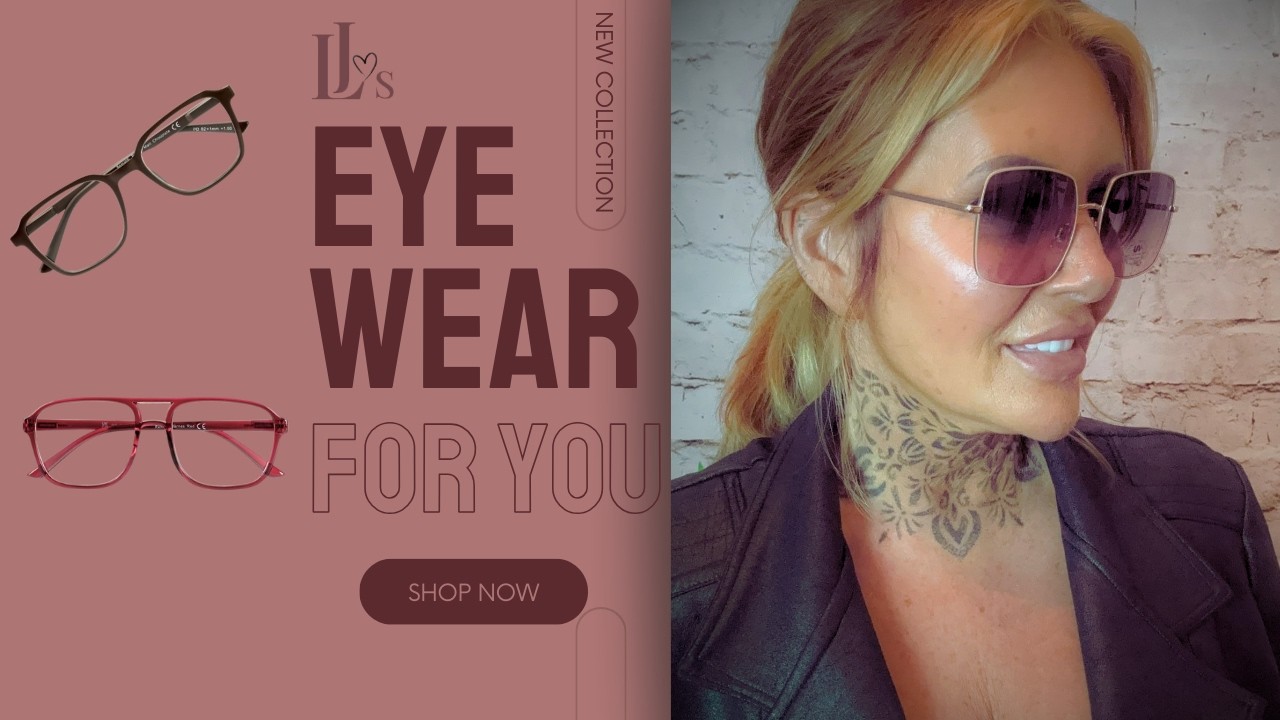 Салли демонстрирует наши новые очки для чтения 👓 Найдите свою идеальную пару