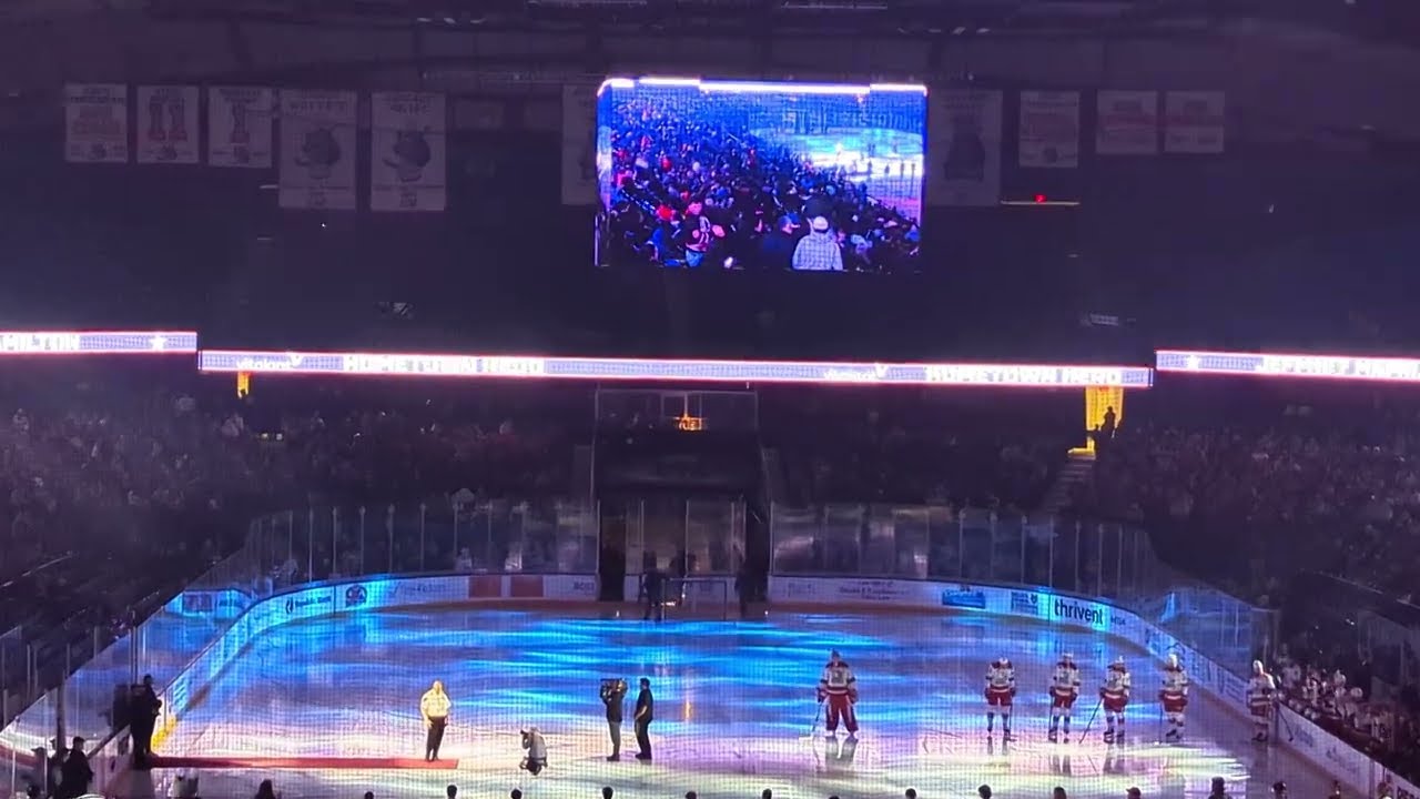 Шоу перед матчем. Chicago Wolves vs. Grand Rapids Griffins