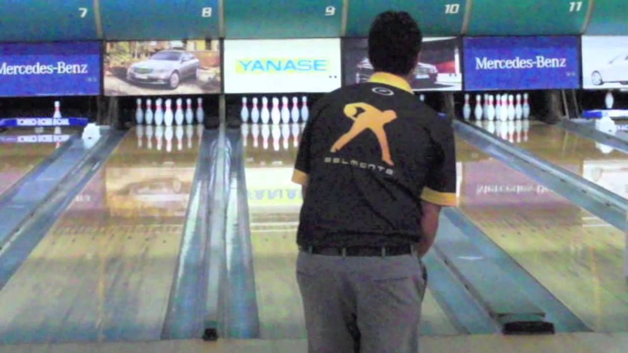 two handed bowlers (2011 STORM&ROTOGRIP FAIR)