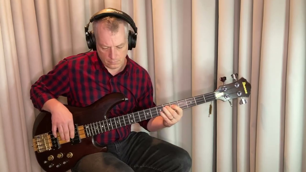 TARYN SPILMANN - My Cherrie Amour (Bossa version) - Bass cover