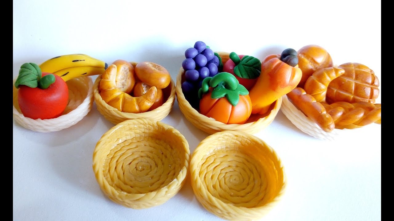 Mini cesta em biscuit