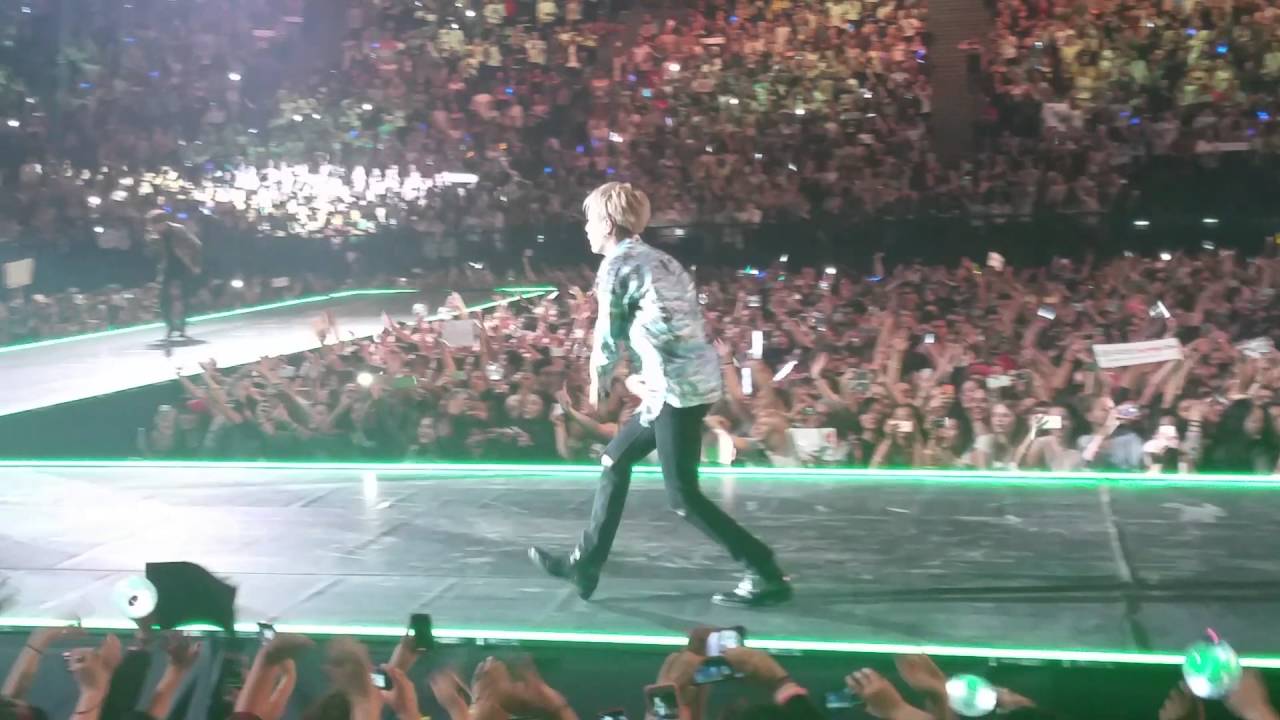 BTS - FUN BOYS ( 흥탄소년단) KCON Paris-Bercy.