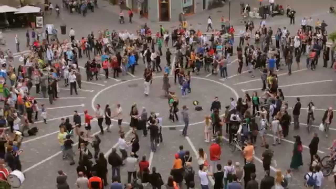 Flashmob na Prešernovem trgu v Ljubljani - Teden ljubiteljske kulture