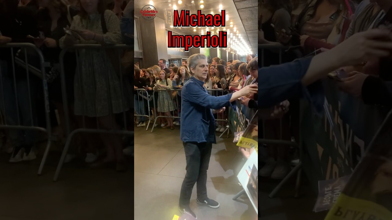 Michael Imperioli 😍 signing autographs for his fans 
