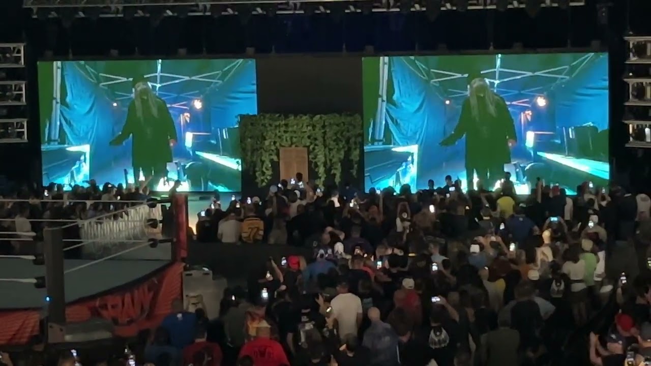 WYATT SICK6 DEBUT LIVE