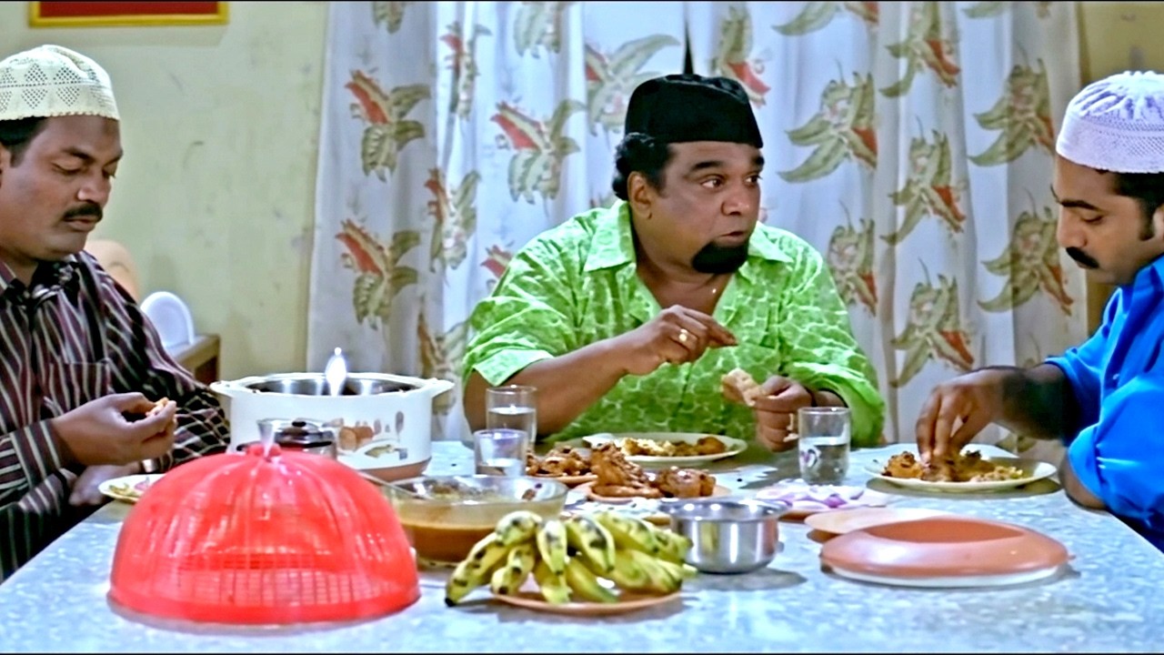 ആ വർമ്മൻമാരുടെ ഇടയിൽക്കിടന്ന് പുല്ലും വൈക്കോലും തിന്ന് മുരിങ്ങാക്കോൽ പരുവമായി|Cochin Haneefa Comedy