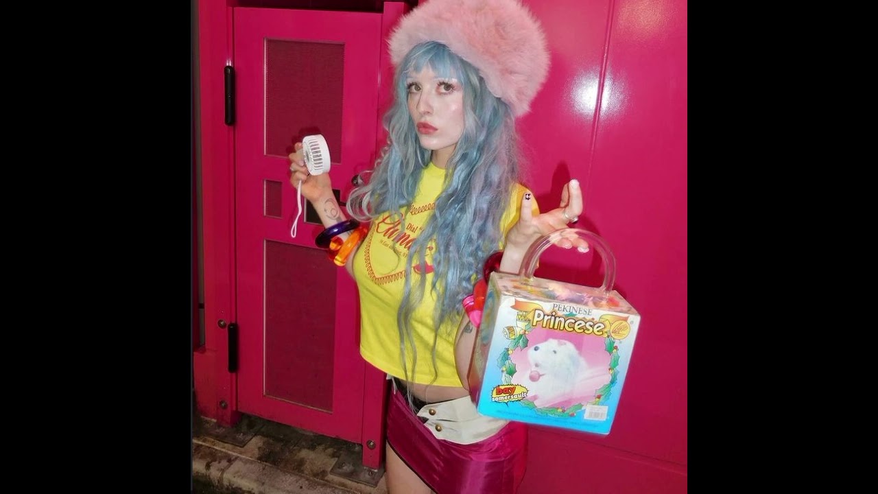 ashnikko- smoochie girl (sped up)