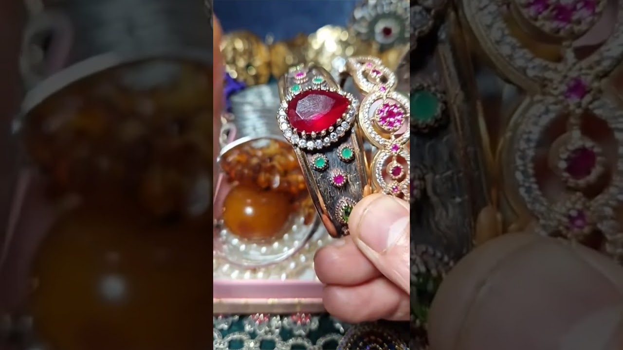 مجوهرات مغربية مزينة بالأحجار الكريمة