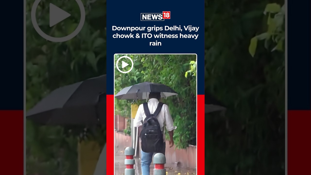 Delhi Monsoon: Heavy Rain Batters Vijay Chowk & ITO | Waterlogging, Slow Traffic | N18S