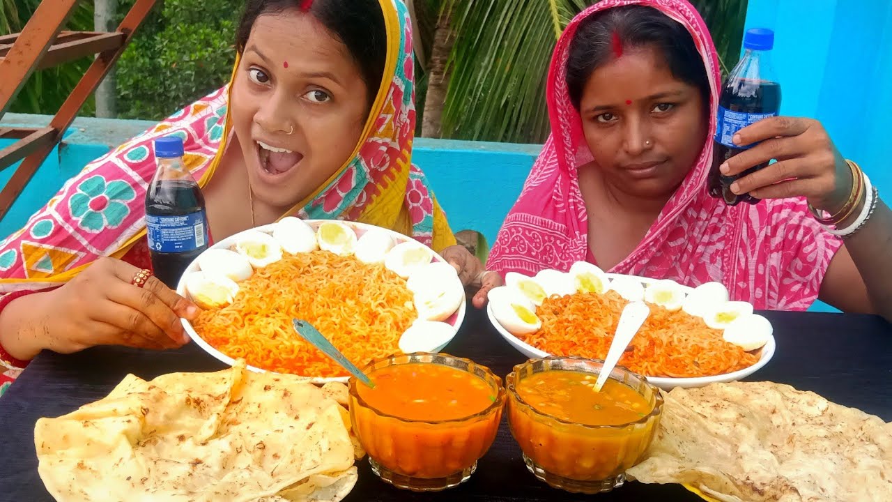 Indian fast food challenging video (spicy Maggi boiled egg parota ghugni cool drinks)punishment 🤮