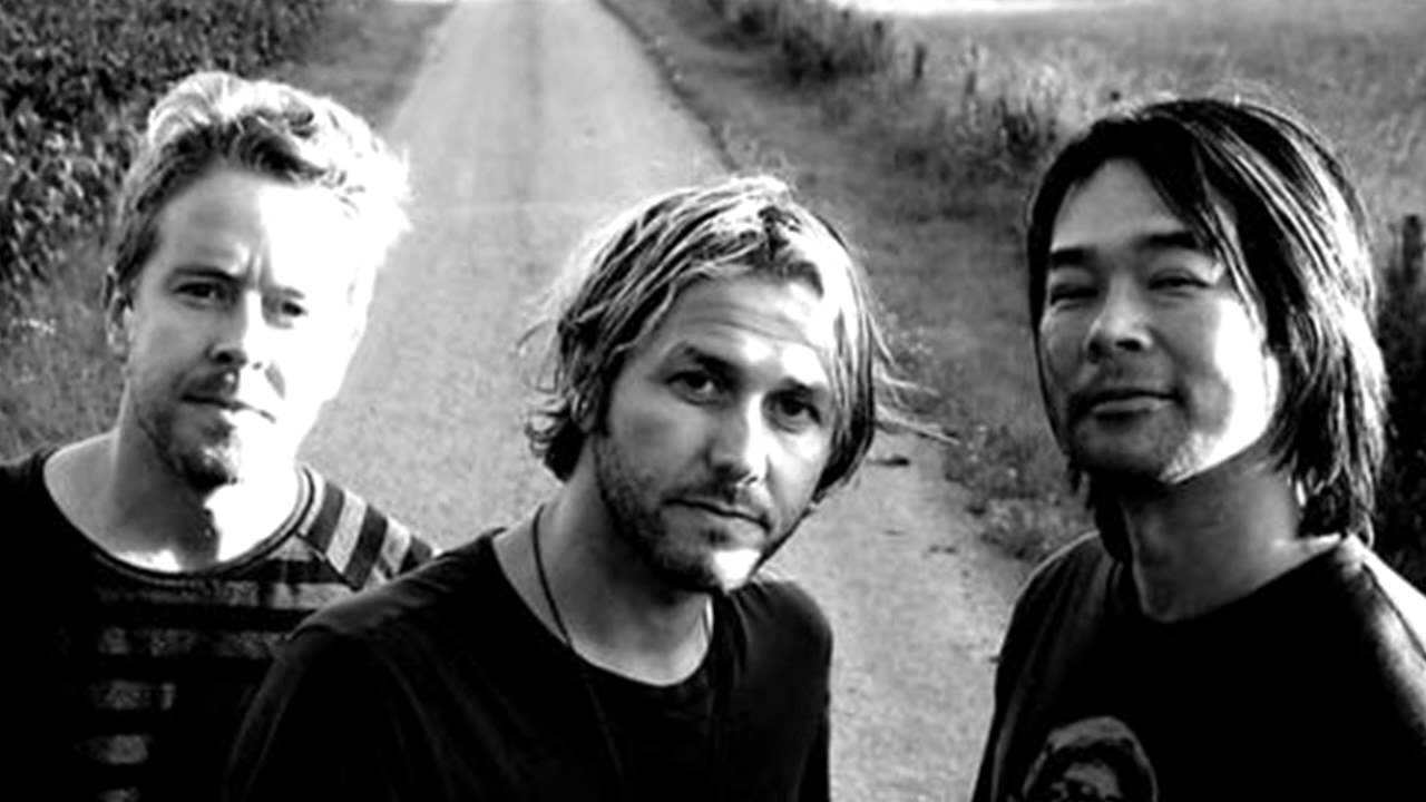 Feeder - 'Feeling A Moment' (Acoustic - Radio 2)