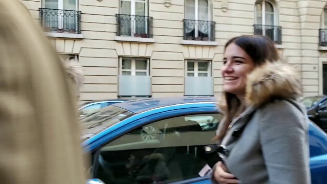 Walking in Paris to Eiffel Tower