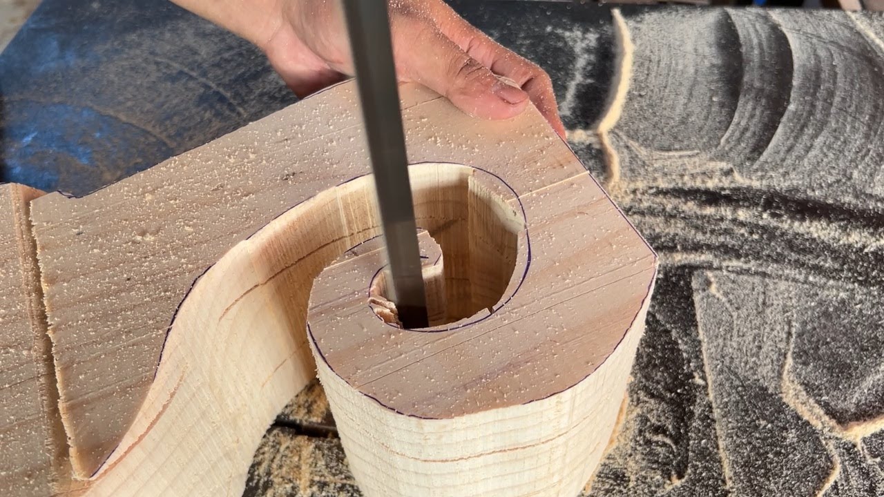 20-Year-Old Carpenter STUNS Engineers with His Brilliant DIY Woodworking Project!