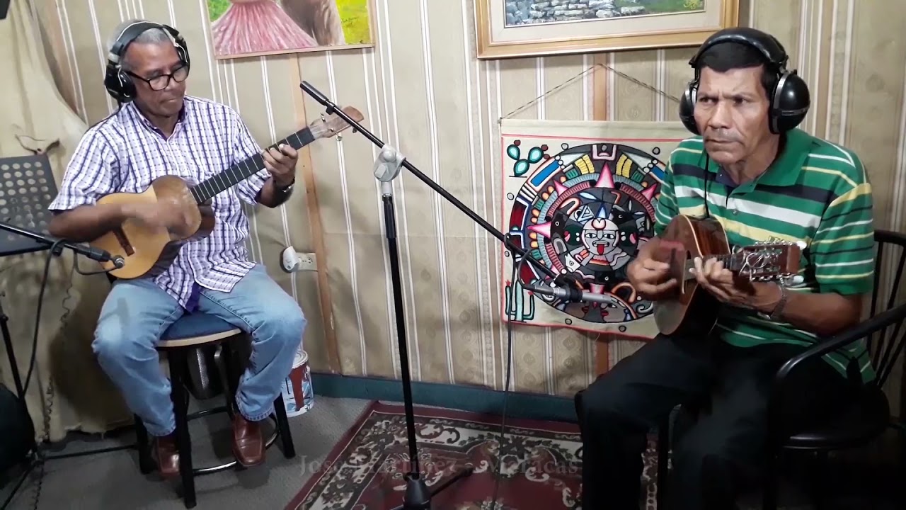 LA MEDIA NOCHE - REMIGIO MOROCHO FUENTES Y MARCO BARRIOS - MANDOLINAS DE VENEZUELA