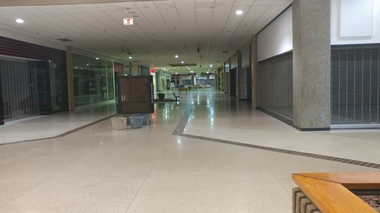 Dead Mall Exploration Of  Sandburg Mall The Hidden Areas