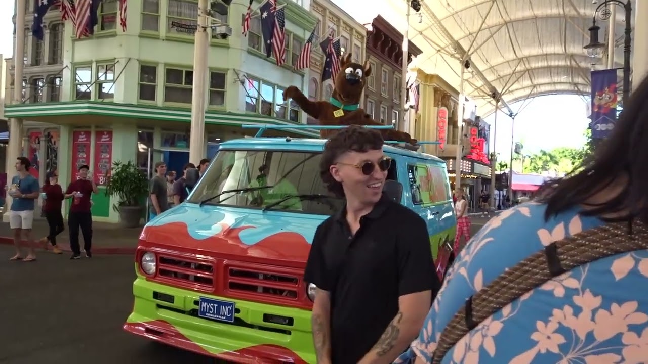Big Snack Pick Up | Scooby Doo & Shaggy Show | Warner Bros Movie World |