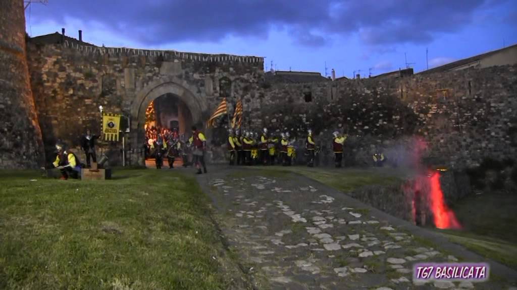 TG7 Basilicata Melfi. Pentecoste. Assedio, incendio della Porta Venosina