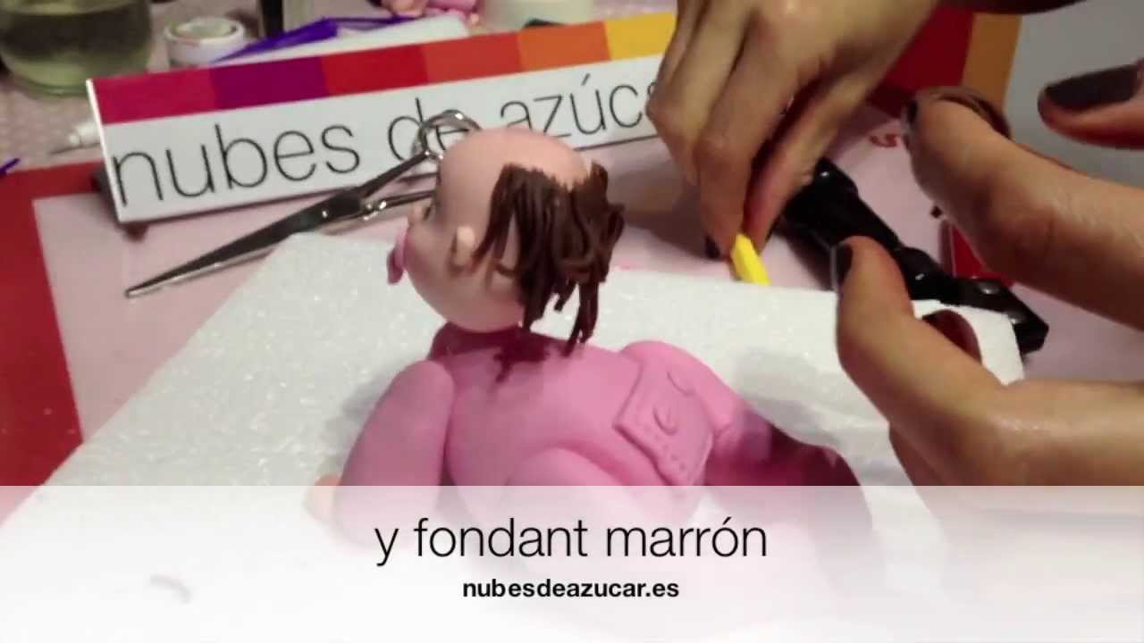 Muñequita modelada con fondant