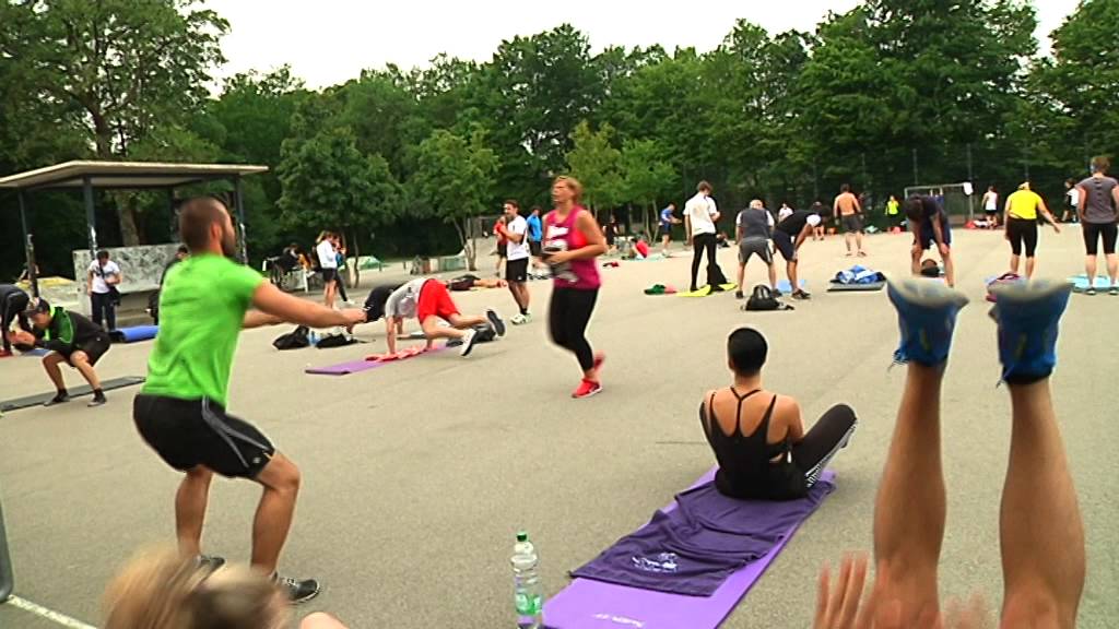 Vom Bierbauch zum Waschbrettbauch - Freeletics in München. High Intensive Workouts im Maßmannpark