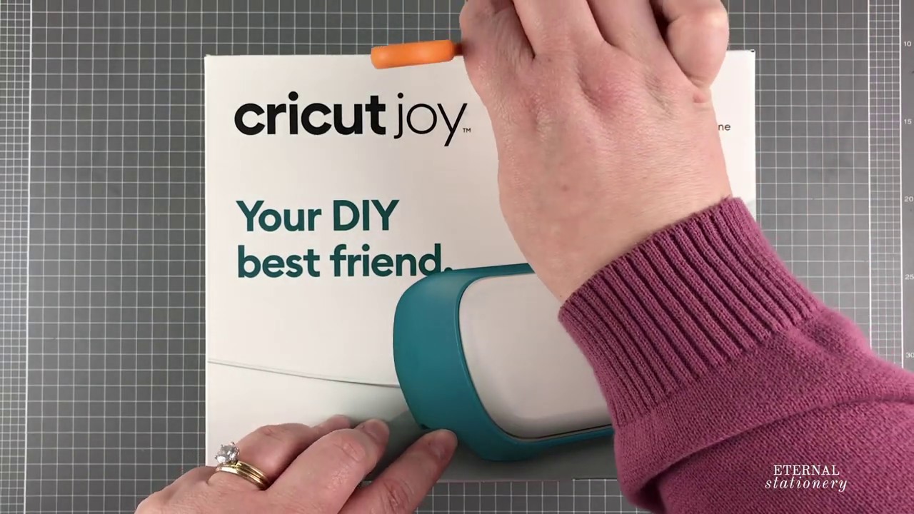 Cricut Joy unboxing | What comes in the Cricut Joy box? | How to use the Cricut Joy