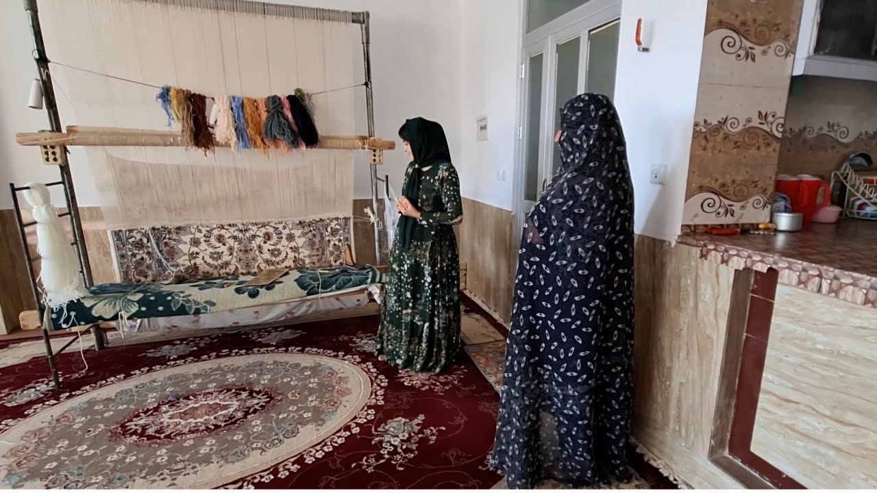 The art of carpet weaving, the story of a woman who built her life with her hands 