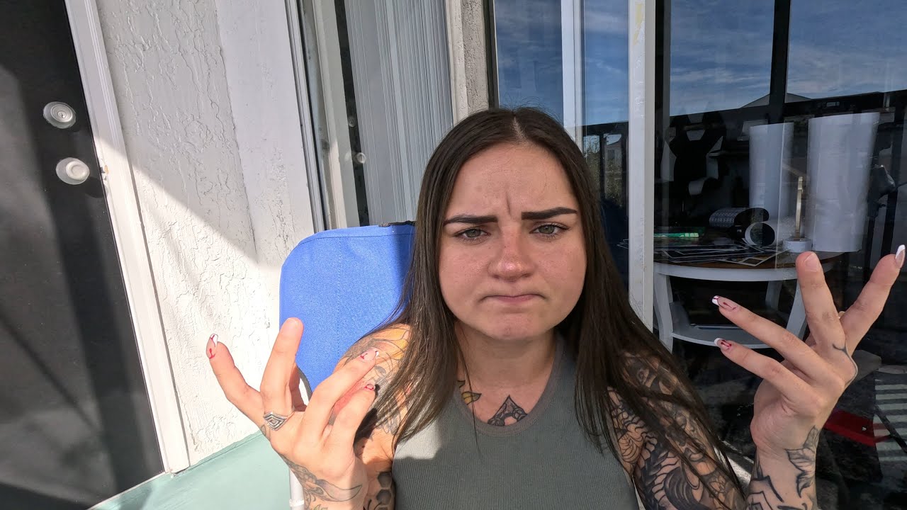 Vlogging With Dabs: EDC Review