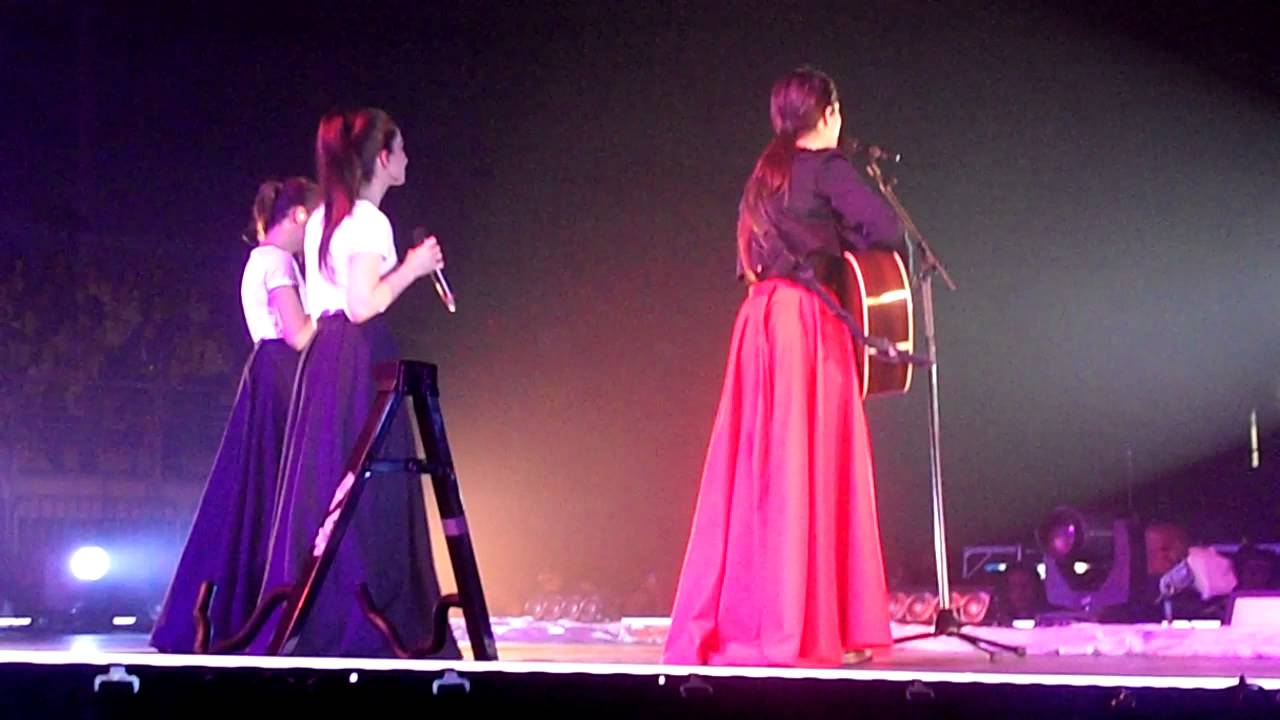 Elisa live Genova 11/03/14 Teach Me Again & Asile's World