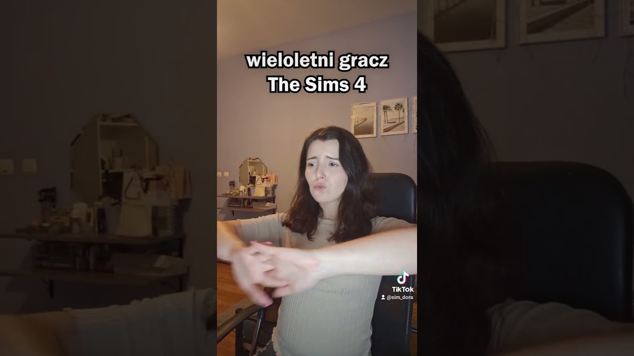 POCZĄTKUJĄCY GRACZ VS WIELOLETNI GRACZ #thesims4 #shorts #sims4