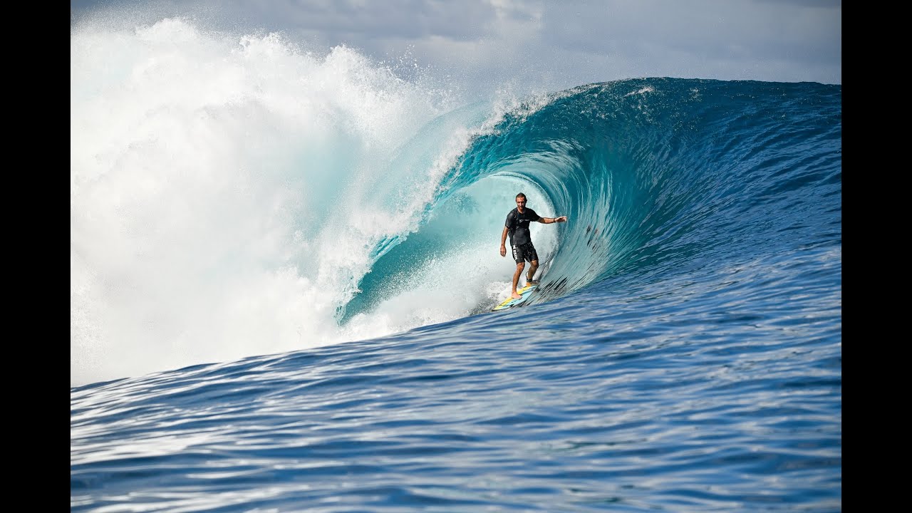 Les Français surfent des vagues de dingue à Teahupo'o à quelques jours des Jeux Olympiques à Tahiti